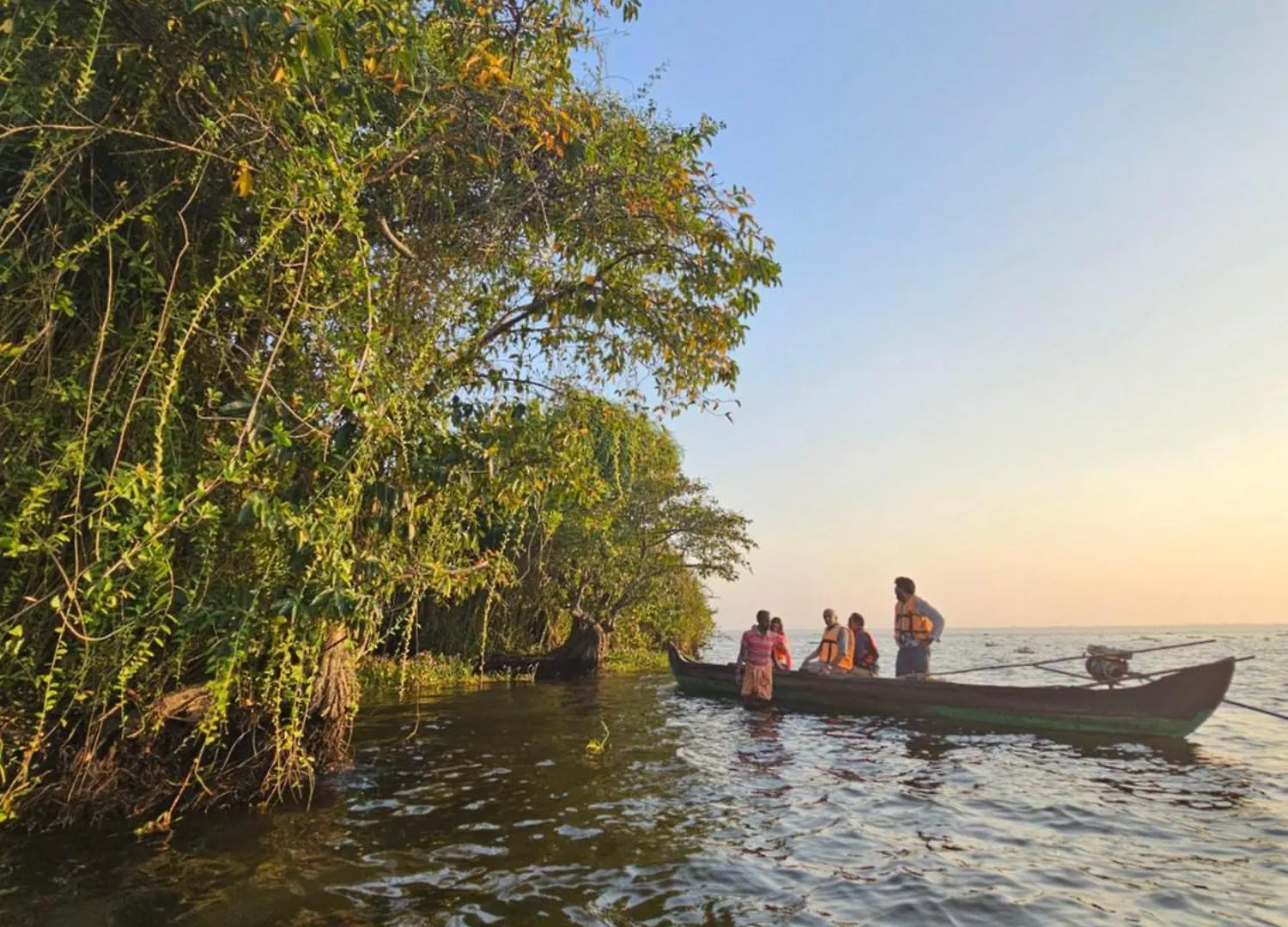 Lake Facing Villa-Water Sport Activities-Niva Waterways Vaikom Проживание в семье
